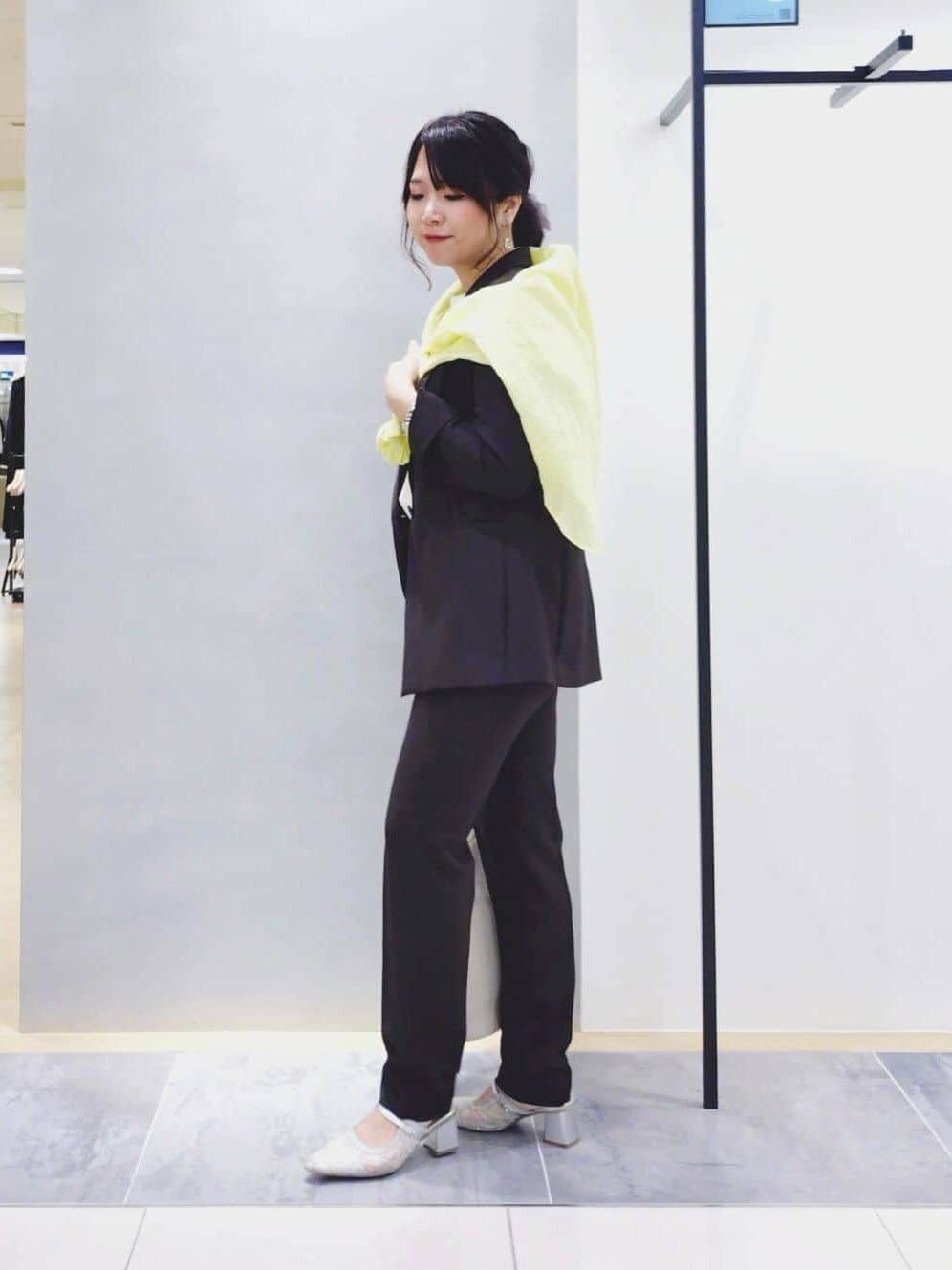 TOMOMIさんの「INDIVI｜【接触冷感／2WAY】カシュクールリネンシャツ」を使ったコーディネート
