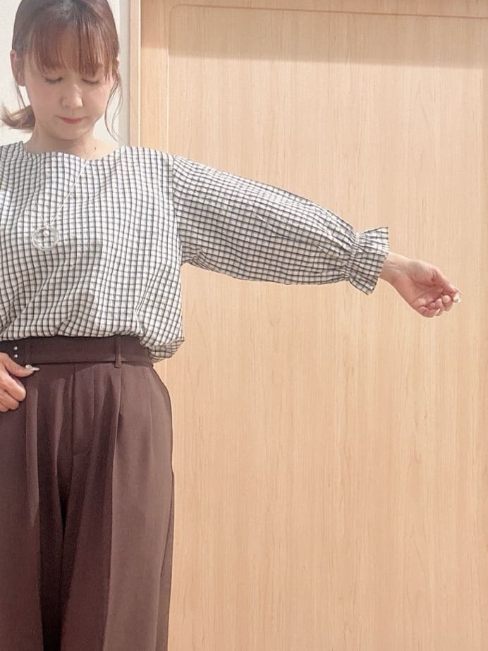 モカさんの「SHOO･LA･RUE｜【高レビュー/着丈選べる/S-LL/洗濯機可】楽ちん&times;きれい見え ストレッチワイドパンツ」を使ったコーディネート