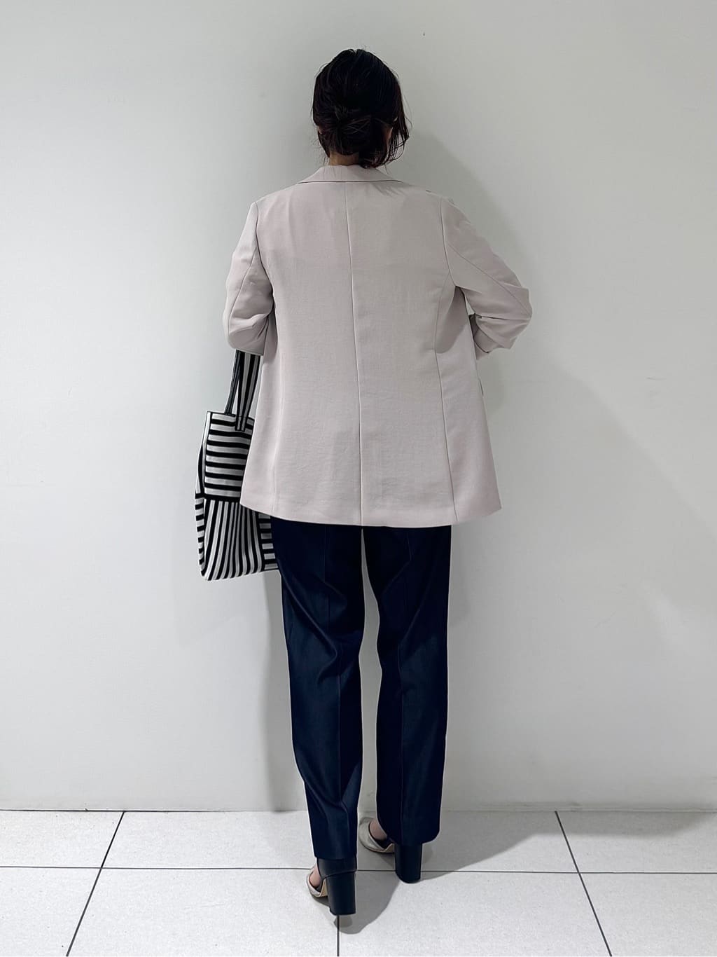 そんさんの「INDIVI｜【洗える／多機能／SETUP可】着る日傘ダブルジャケット」を使ったコーディネート