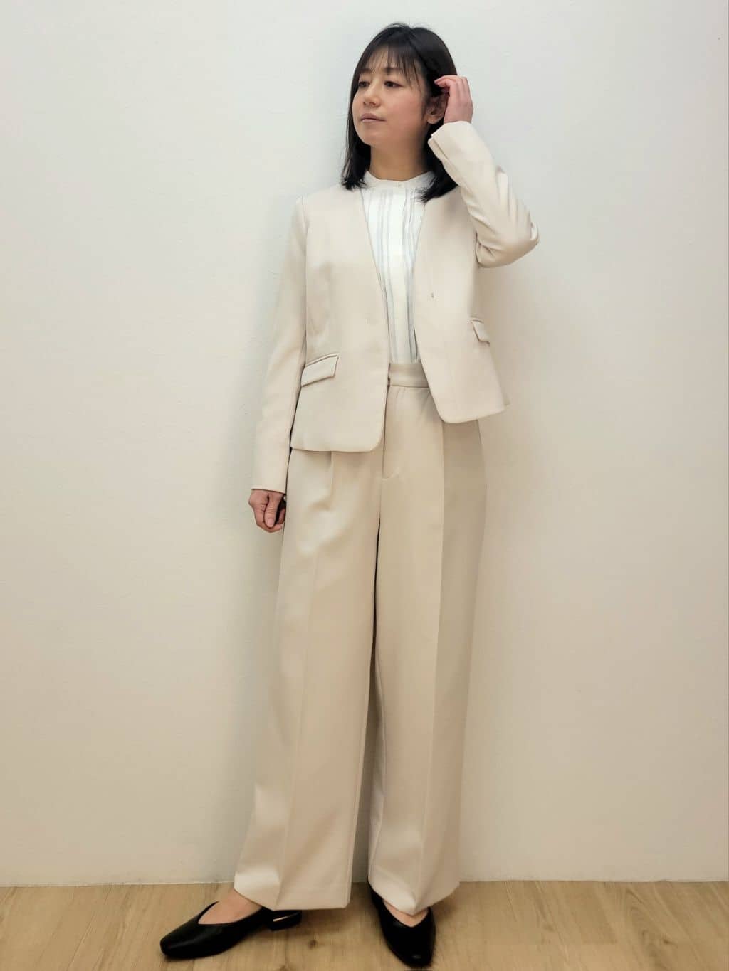 LISAさんの「OPAQUE.CLIP｜《通勤／セットアップ対応》 パイピングVネックジャケット【洗濯機OK】」を使ったコーディネート