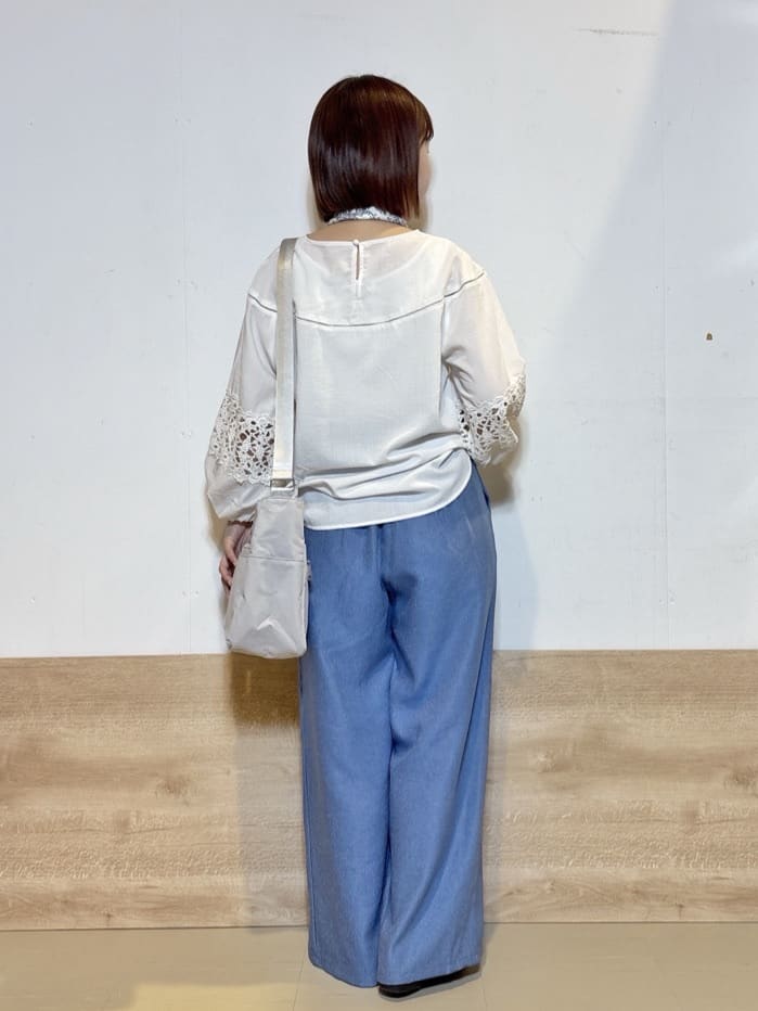 るねさんの「SHOO･LA･RUE｜【高レビュー/S-LL】穿くだけすっきりシルエット サイドボタン付き デニム風ワイドパンツ」を使ったコーディネート