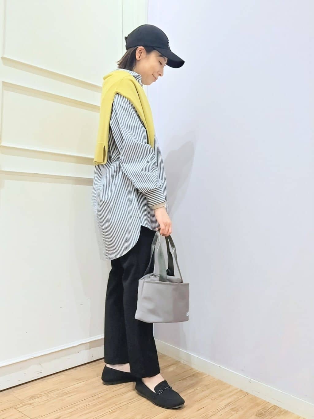miomioさんの「SHOO･LA･RUE｜【Lee別注／撥水】巾着ショルダーバッグ」を使ったコーディネート