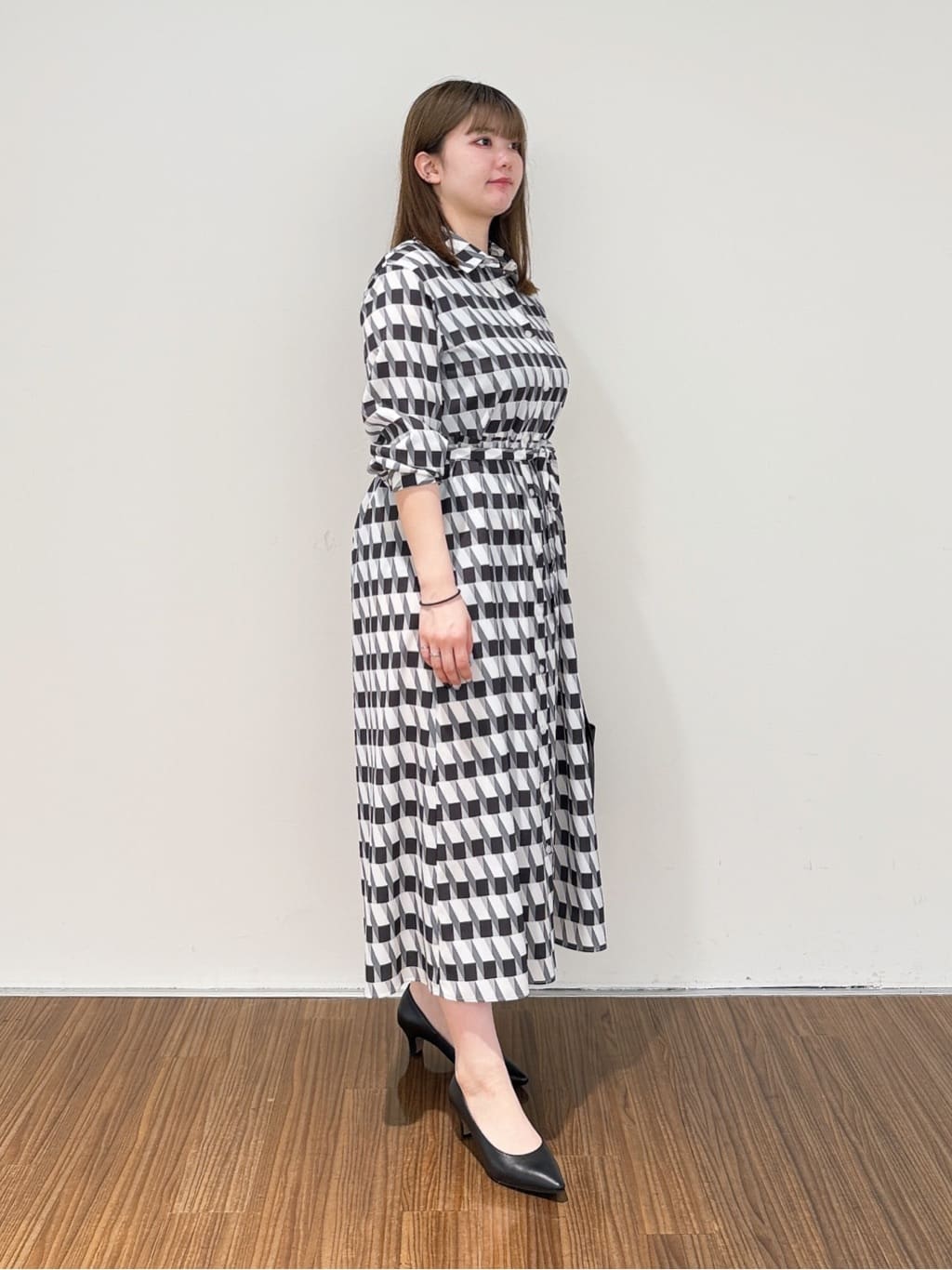emikaさんの「INDIVI｜【洗える／2WAY】ベルト付き ジオメトリック柄 シャツワンピース」を使ったコーディネート