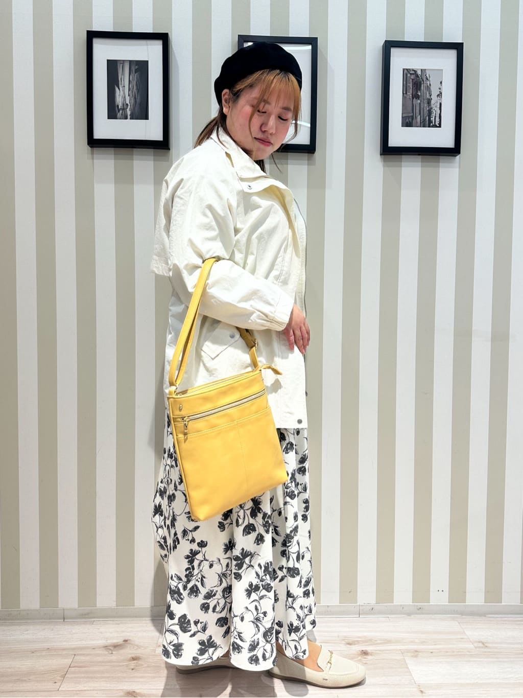 みさぼうさんの「SHOO･LA･RUE｜【防花粉/S-LL】ウエストマークですっきり見え　軽やかスタンドブルゾン」を使ったコーディネート