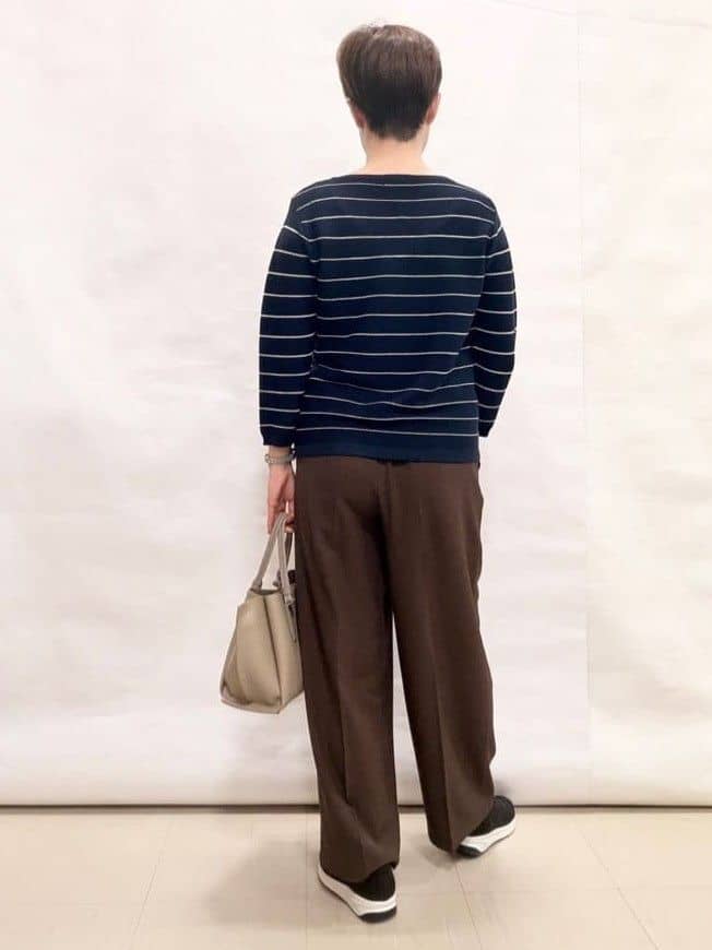 なっちゃんさんの「SHOO･LA･RUE｜【高レビュー/洗濯機可/S-LL】さらっと着られる 8分袖Ⅴネックニット」を使ったコーディネート