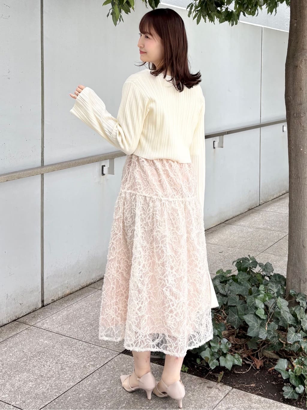 みさかさんの「index｜シェル&times;エッジメタルしずくピアス」を使ったコーディネート