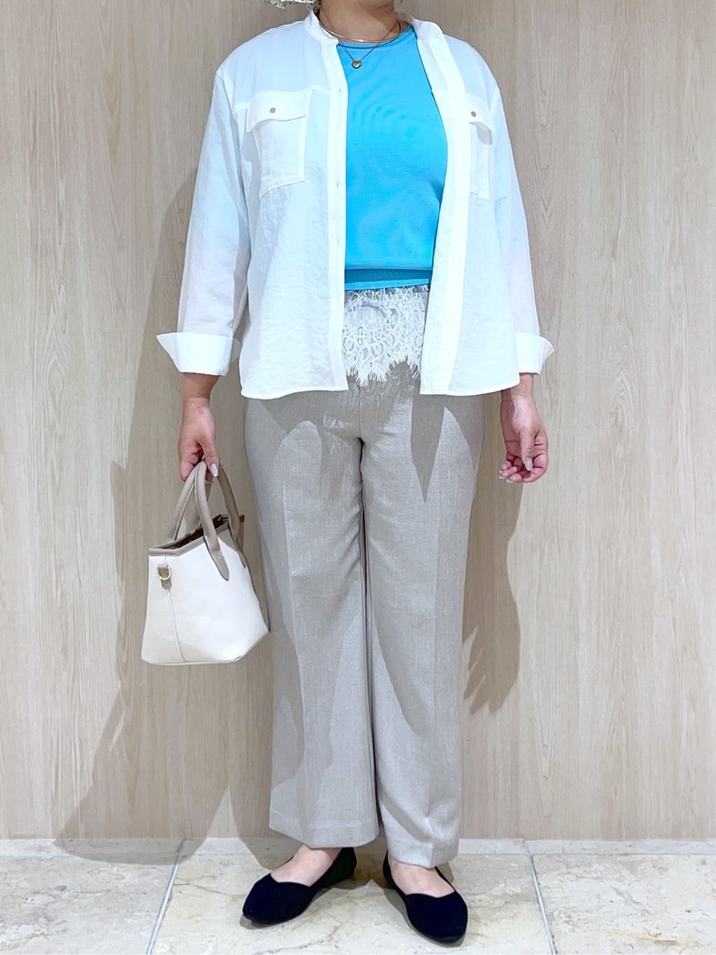 ARISAさんの「grove｜【シリーズ累計36万枚/UVカット・ひんやり・洗濯機OK】やわらかドライタッチ 五分袖クルーネックニ」を使ったコーディネート