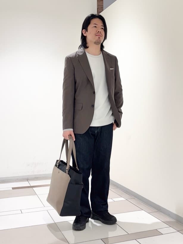 及川さんの「TAKEO KIKUCHI｜【BOWLER HAT LABEL】トロピカルシャンブレージャケット」を使ったコーディネート