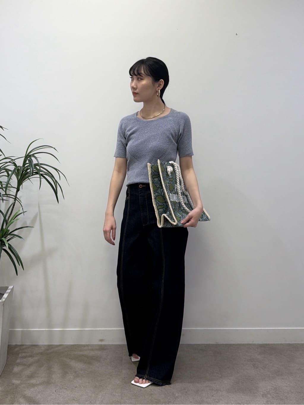 rinaさんの「INDIVI｜ハイウエストカットオフデニム」を使ったコーディネート