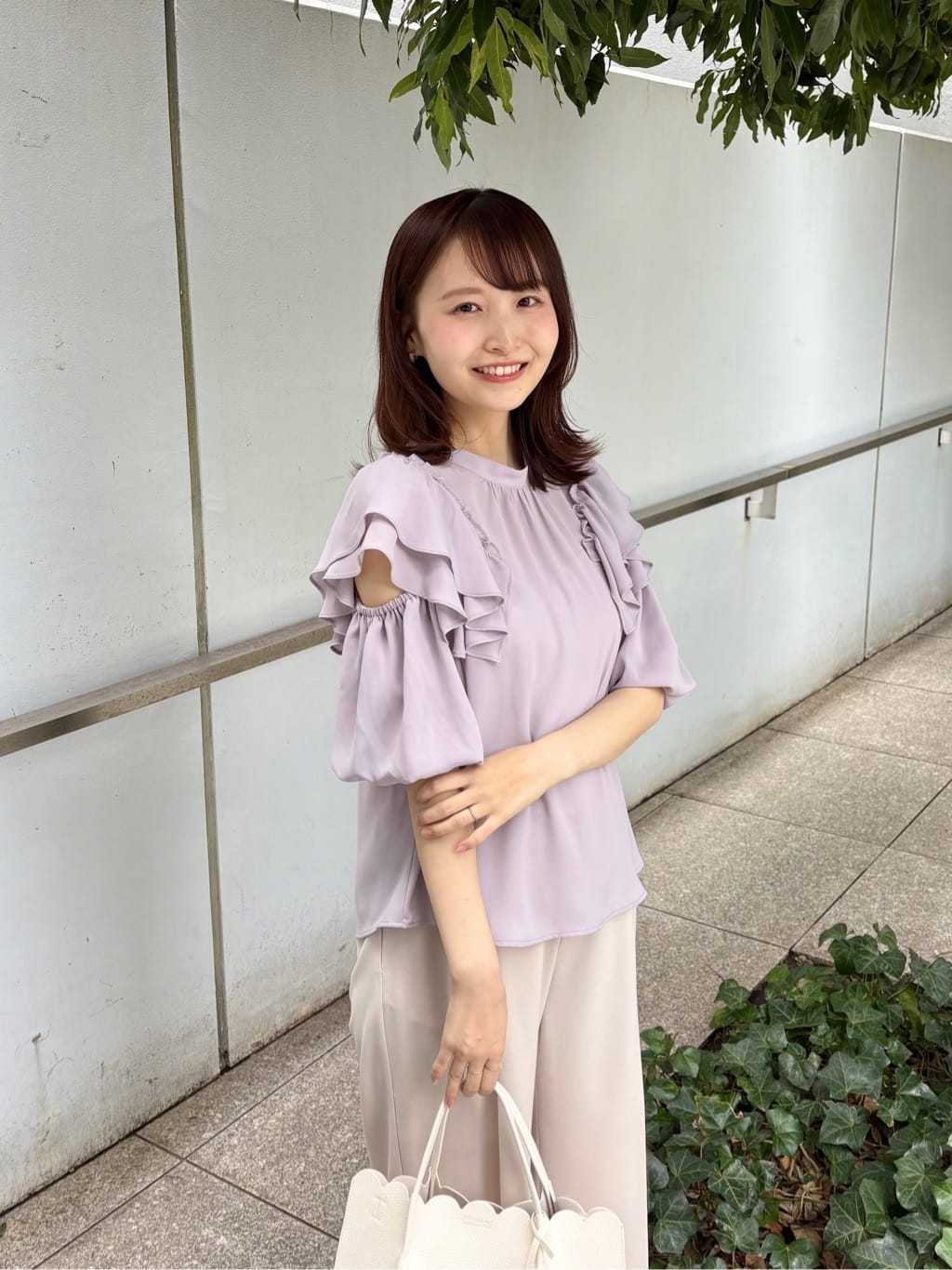 みさかさんの「index｜フリルスリットバルーンスリーブブラウス【洗濯機OK/イージーアイロン/防シワ】」を使ったコーディネート