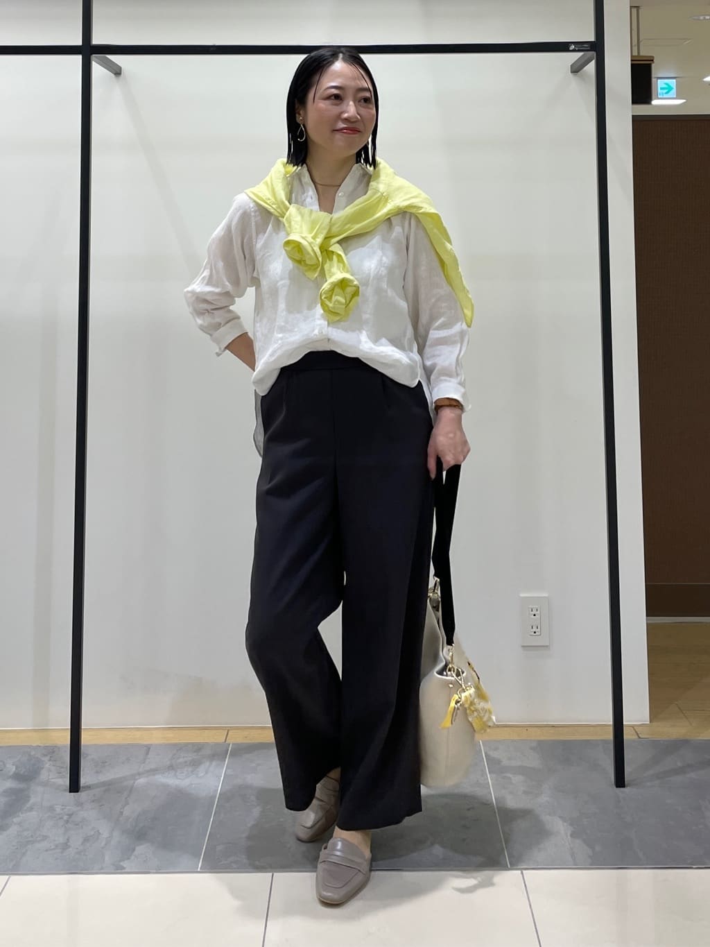 shihoさんの「INDIVI｜【接触冷感／2WAY】カシュクールリネンシャツ」を使ったコーディネート