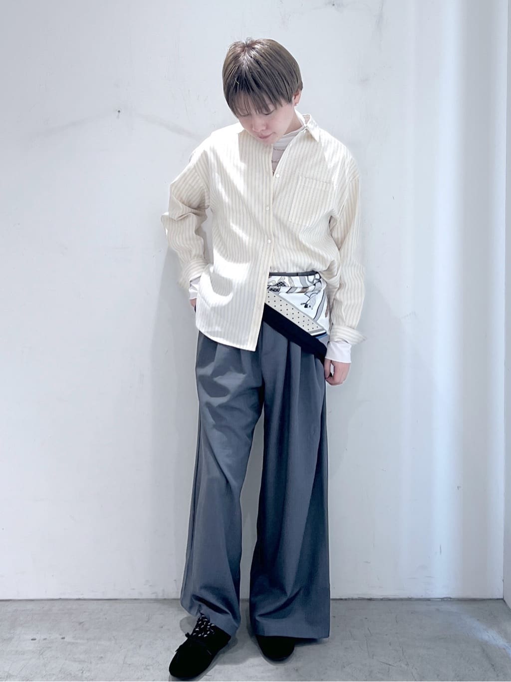 JINさんの「OPAQUE.CLIP｜レギュラーカラーシャツ／ストライプアソート【洗濯機OK】」を使ったコーディネート