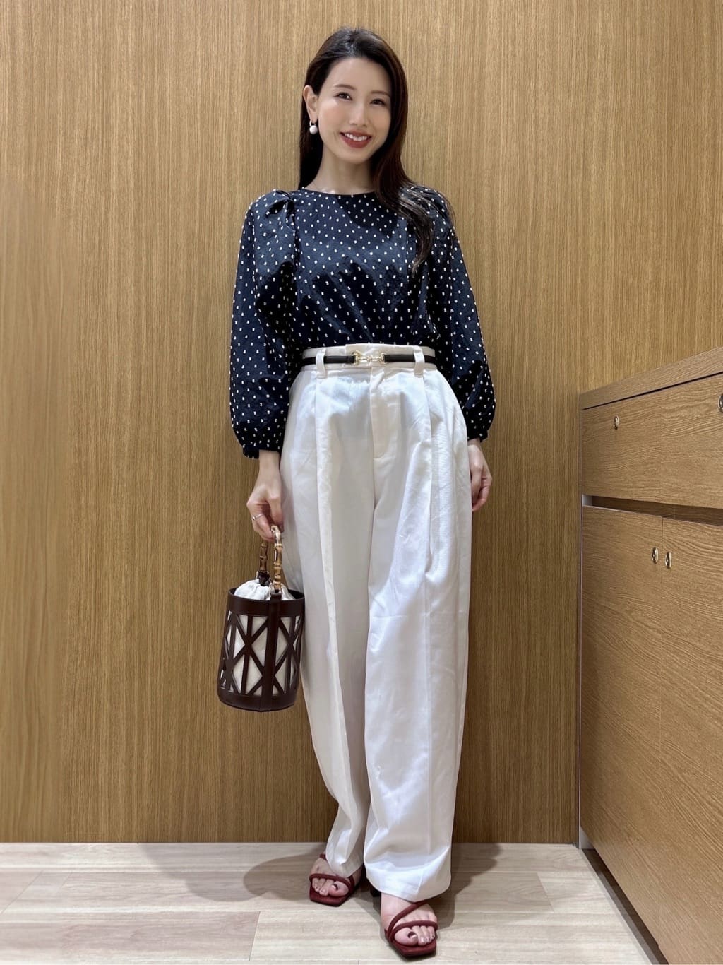 maiさんの「OPAQUE.CLIP｜ドビードットパフスリーブブラウス【洗濯機OK】」を使ったコーディネート