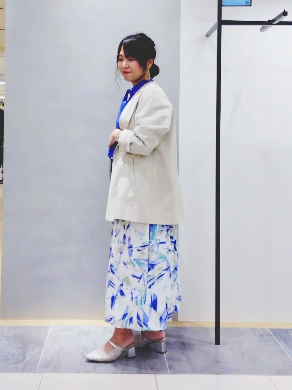 TOMOMIさんの「INDIVI｜【接触冷感／2WAY】カシュクールリネンシャツ」を使ったコーディネート