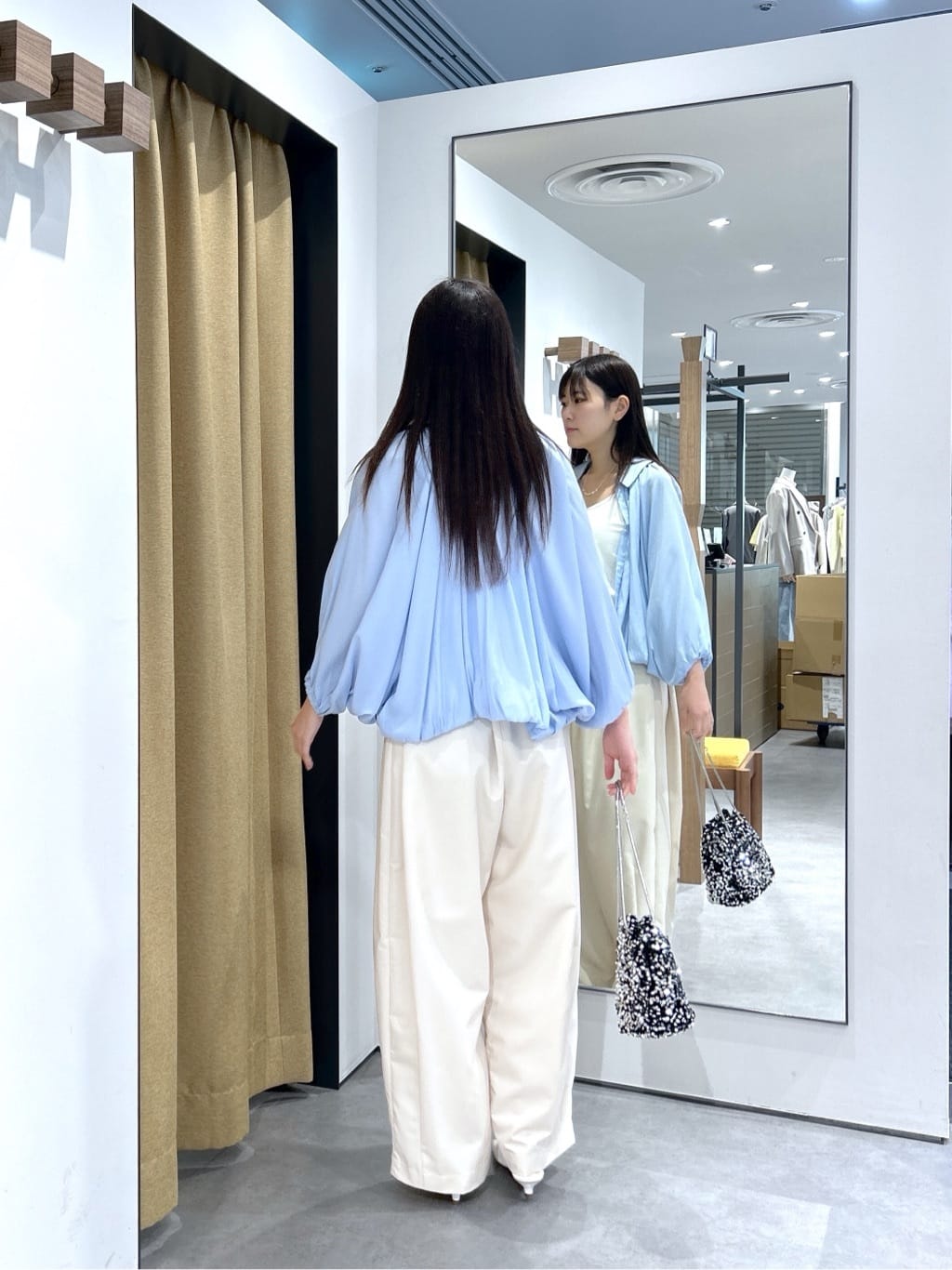 Renoさんの「INDIVI｜バルーンシアーブラウス【接触冷感】」を使ったコーディネート
