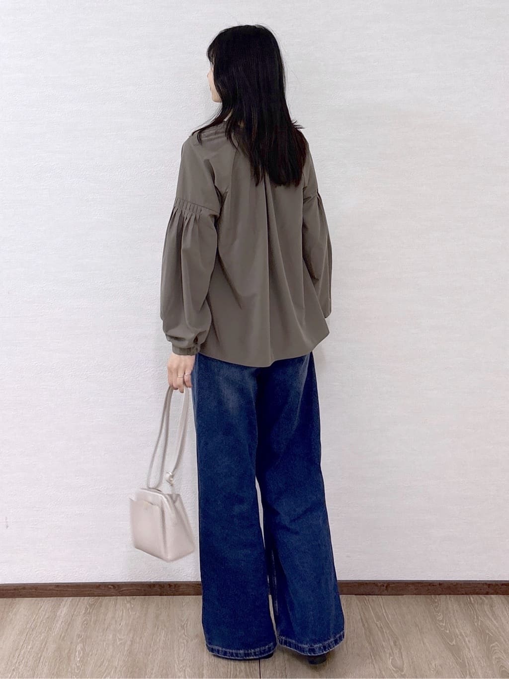 sachikoさんの「OPAQUE.CLIP｜スキッパーボリュームスリーブブラウス【洗濯機OK】」を使ったコーディネート