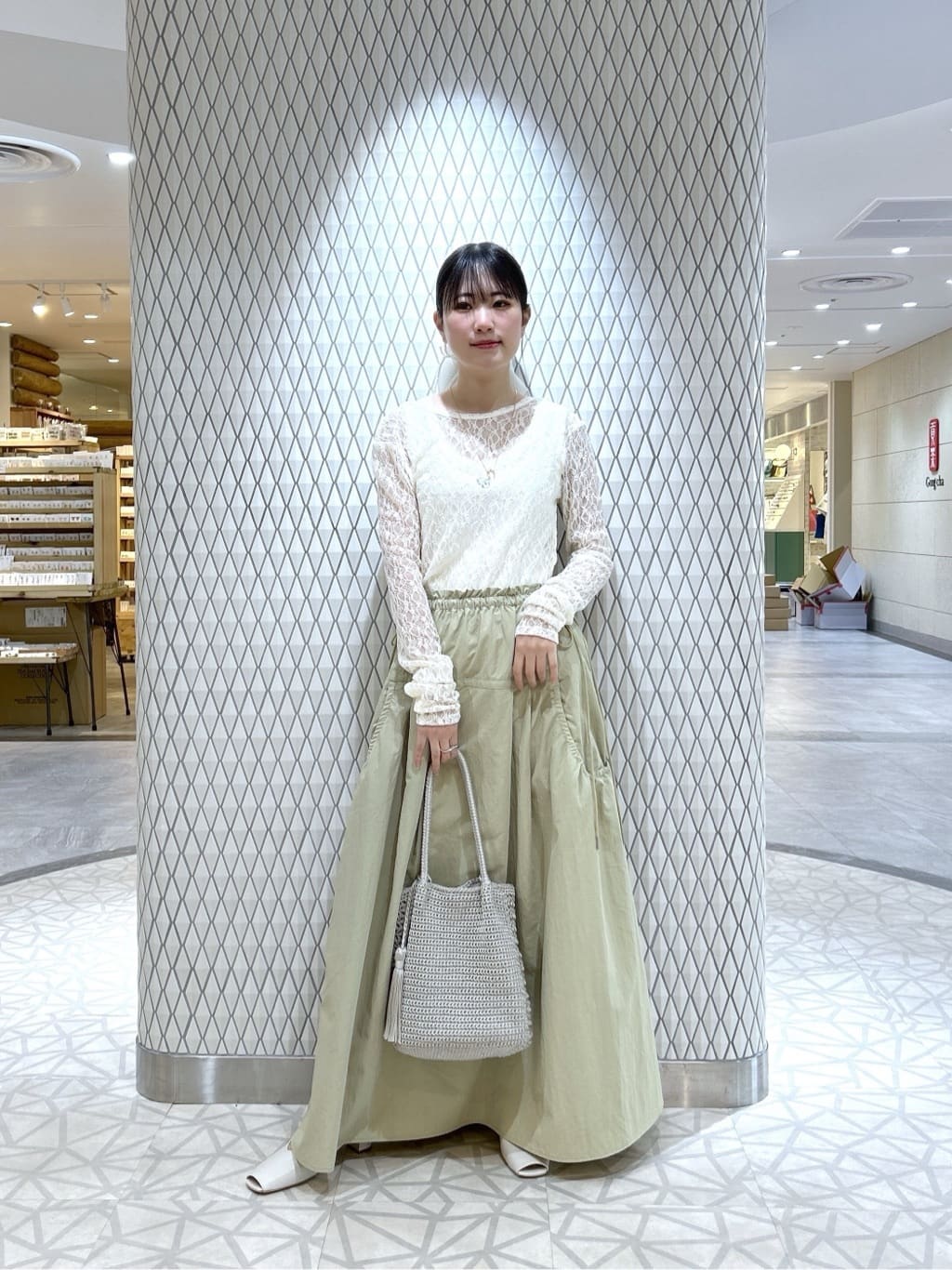 Renoさんの「INDIVI｜【一部店舗限定】バックオープンレースカットソー」を使ったコーディネート