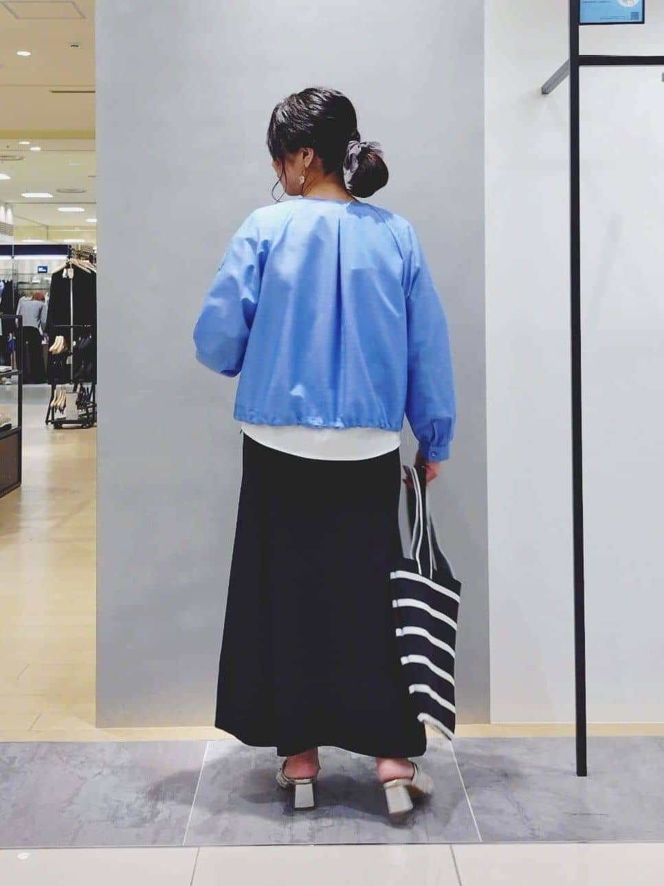 TOMOMIさんの「INDIVI｜【洗える／SETUP可能】Aラインニットスカート」を使ったコーディネート