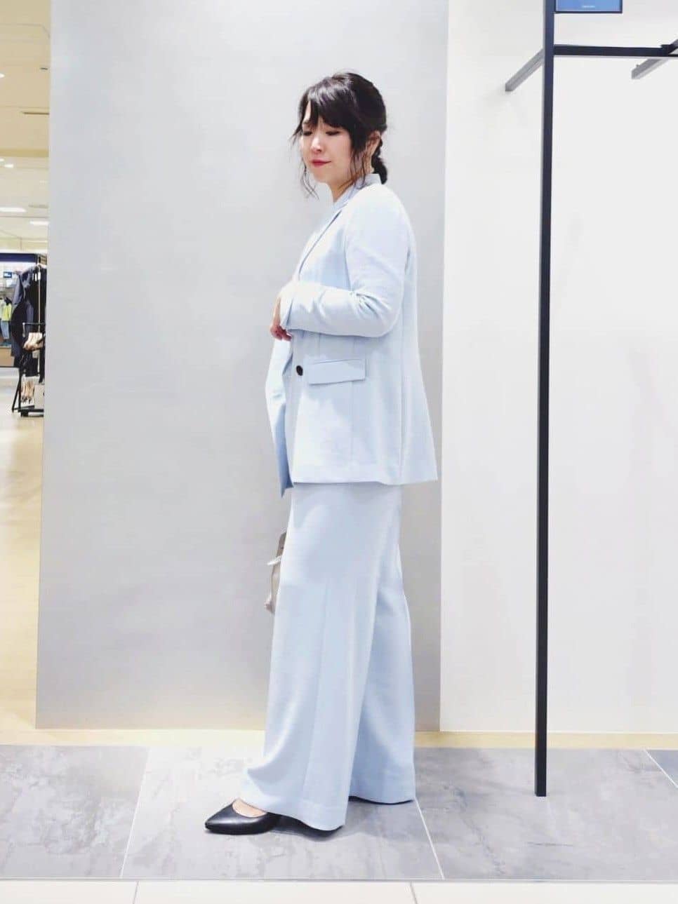 TOMOMIさんの「INDIVI｜【洗える／多機能／SETUP可】着る日傘ダブルジャケット」を使ったコーディネート