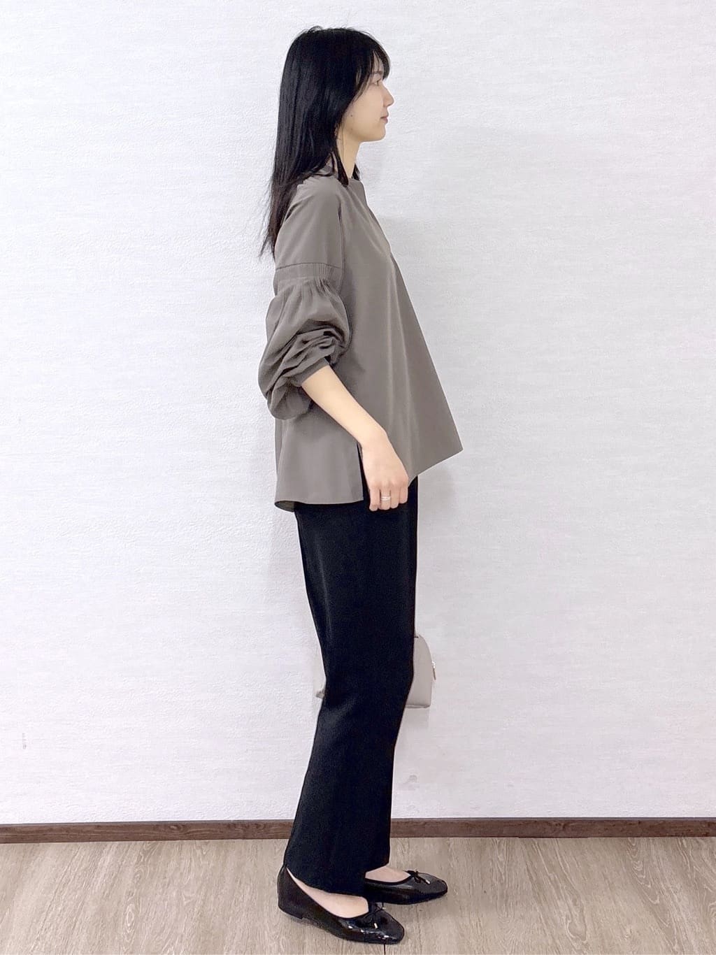 sachikoさんの「OPAQUE.CLIP｜スキッパーボリュームスリーブブラウス【洗濯機OK】」を使ったコーディネート