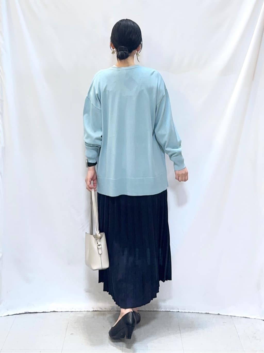 𝐇𝐢𝐫𝐨𝐦𝐢さんの「SHOO･LA･RUE｜【洗濯機可/UV】さらっとしたタッチが心地よい ミドルカーディガン」を使ったコーディネート