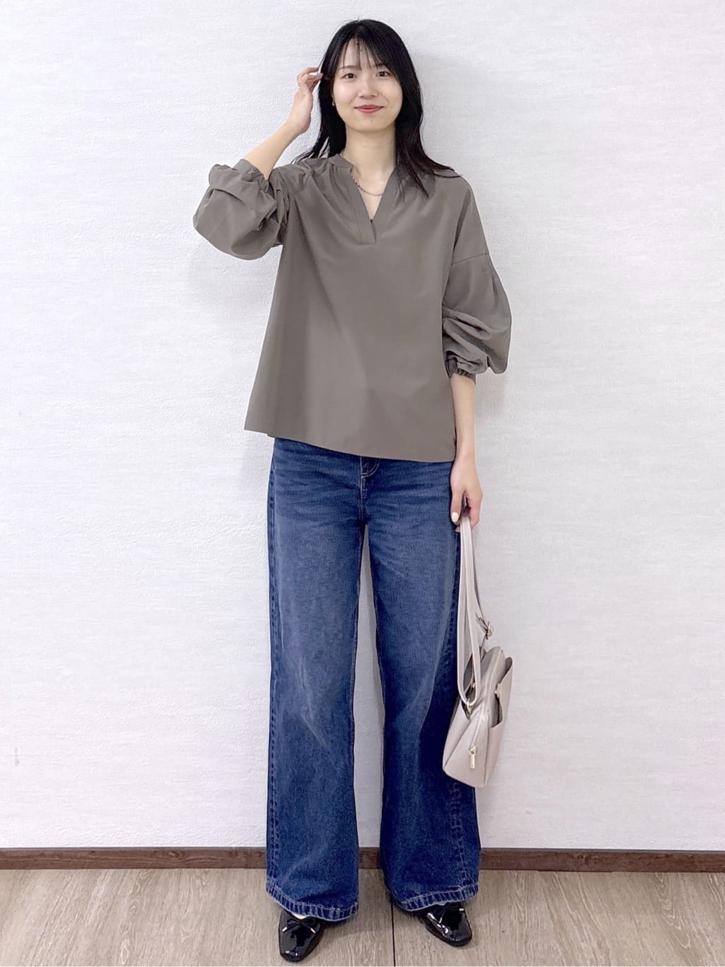 sachikoさんの「OPAQUE.CLIP｜スキッパーボリュームスリーブブラウス【洗濯機OK】」を使ったコーディネート