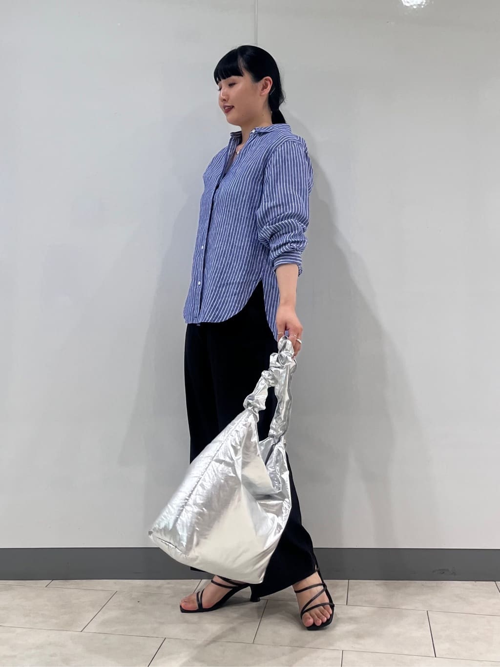 hasuさんの「INDIVI｜【接触冷感／2WAY】カシュクールリネンシャツ」を使ったコーディネート