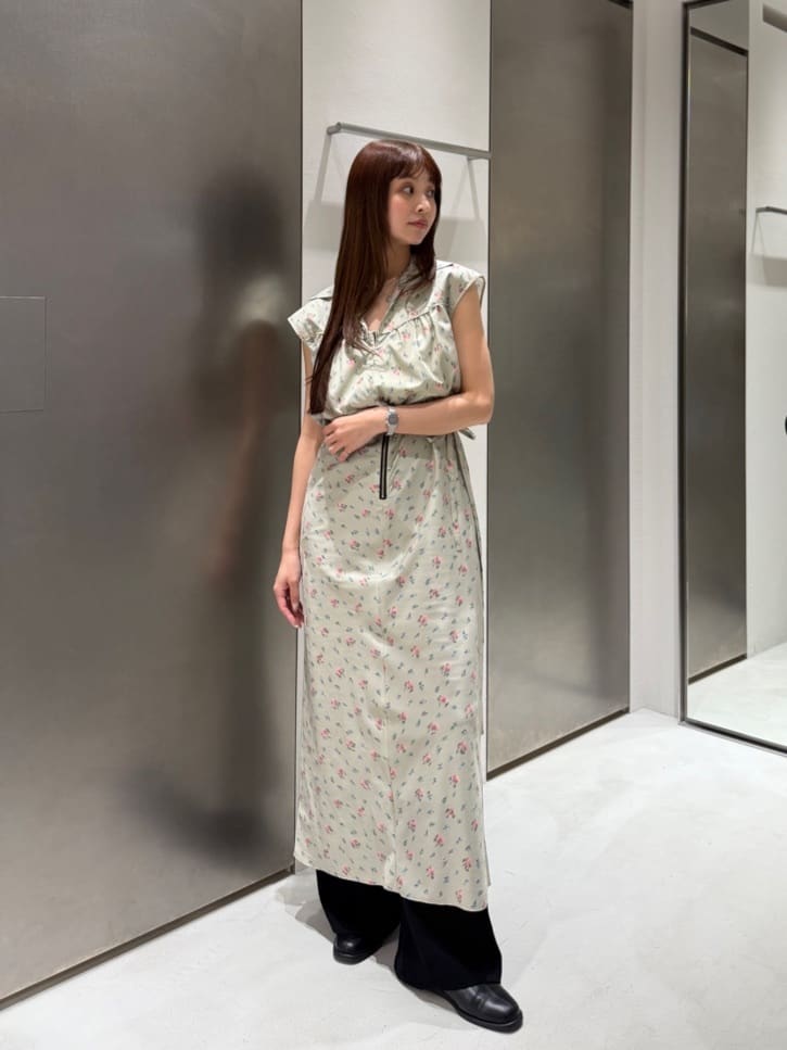 kanamiさんの「CODE A｜flower Vneck pullover」を使ったコーディネート