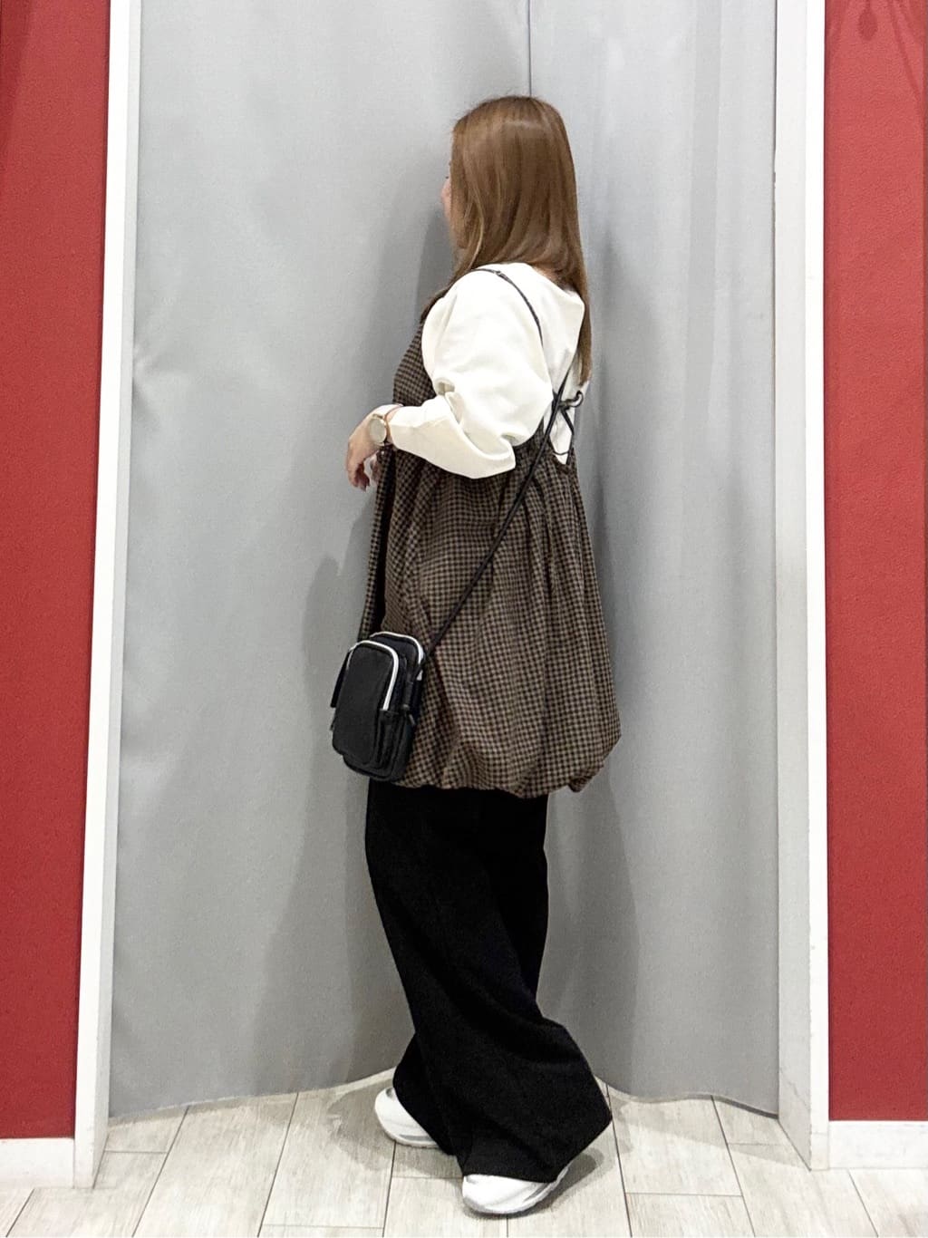 shioさんの「SHOO･LA･RUE｜【洗濯機可/体型カバー/S-LL】後ろ姿も抜かりない ギンガムチェック柄バルーンキャミチュニック」を使ったコーディネート