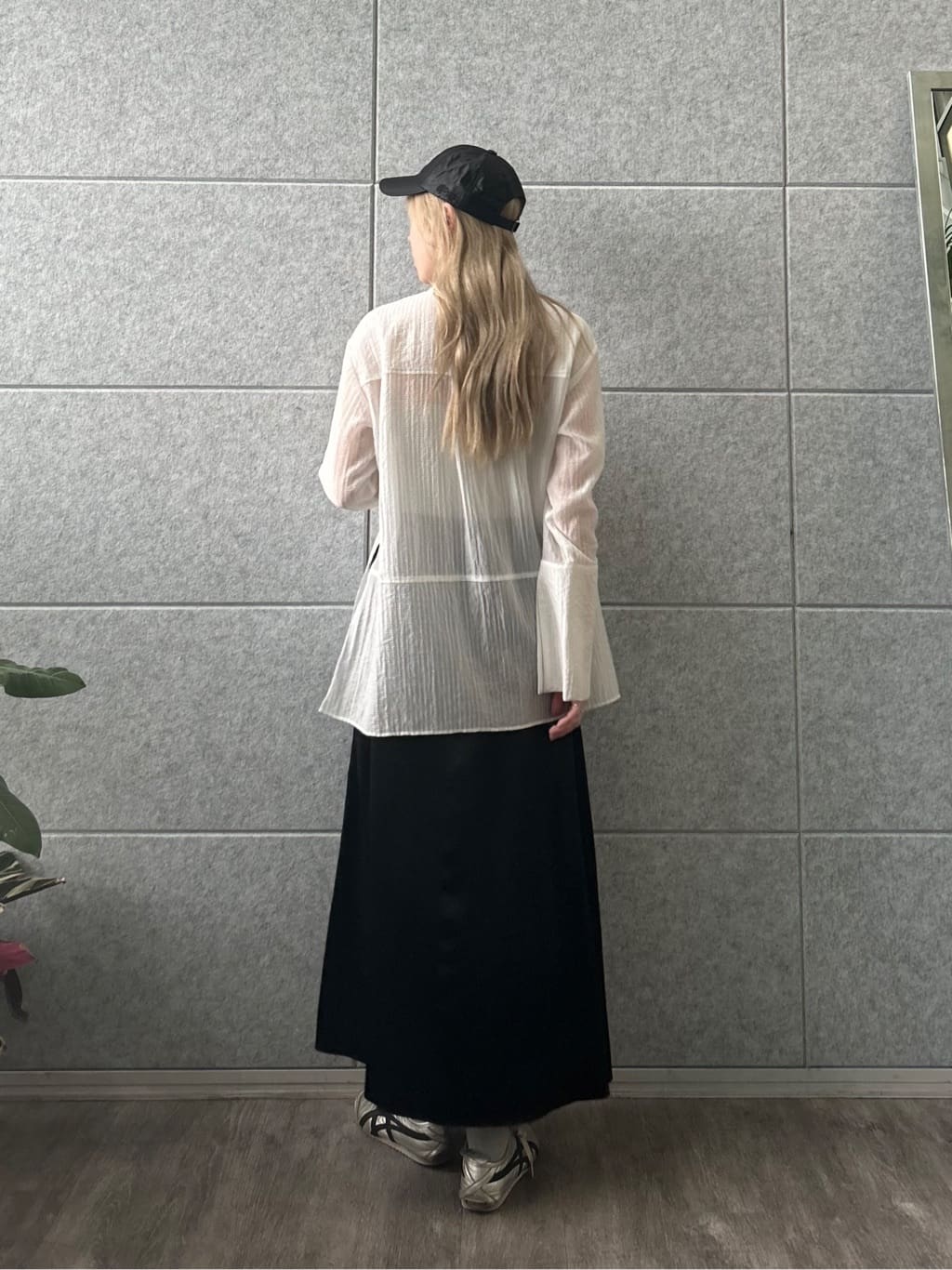 honoka Aさんの「CODE A｜point neck ribbon shirts」を使ったコーディネート