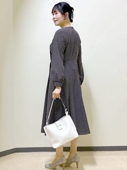  beni_gingerさんの「Reflect｜【通勤/お出かけ◎】ジオメプリントクラシカルワンピース」を使ったコーディネート