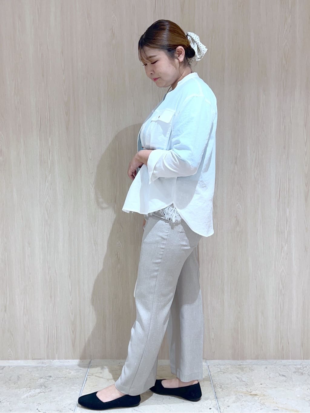 ARISAさんの「grove｜【シリーズ累計36万枚/UVカット・ひんやり・洗濯機OK】やわらかドライタッチ 五分袖クルーネックニ」を使ったコーディネート