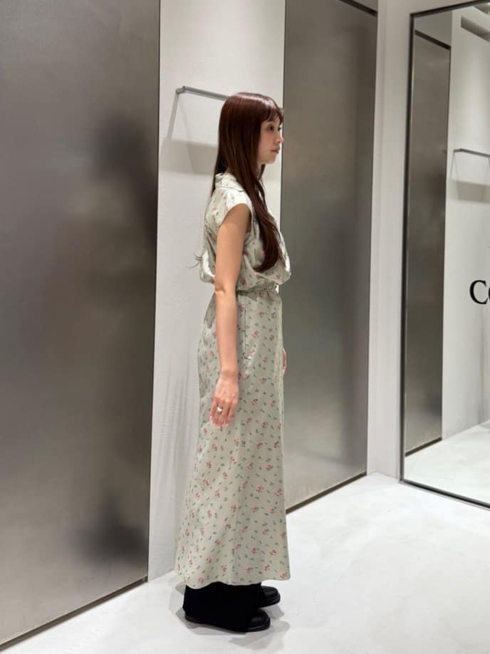kanamiさんの「CODE A｜flower Vneck pullover」を使ったコーディネート