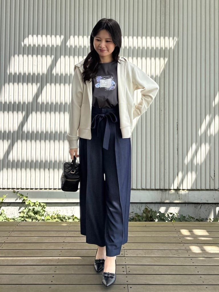 AOIさんの「Couture brooch｜【接触冷感・UVカット】パフュームプリントTシャツ」を使ったコーディネート