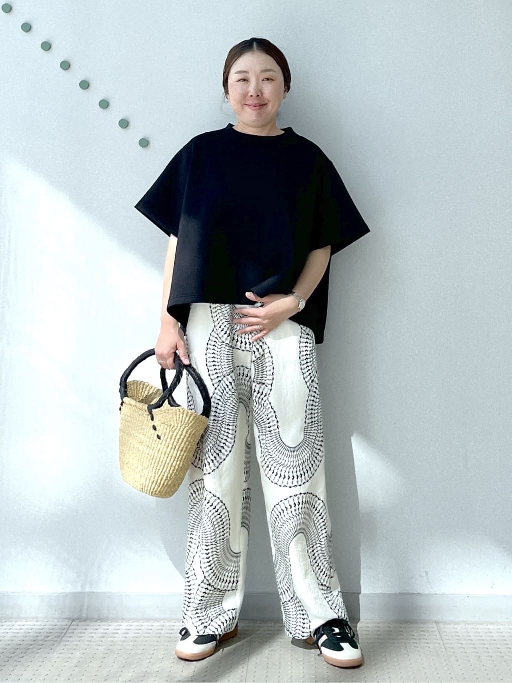 Soeさんの「DRESSTERIOR｜COGTHEBIGSMOKE（コグザビッグスモーク）JEMMA Tシャツ」を使ったコーディネート