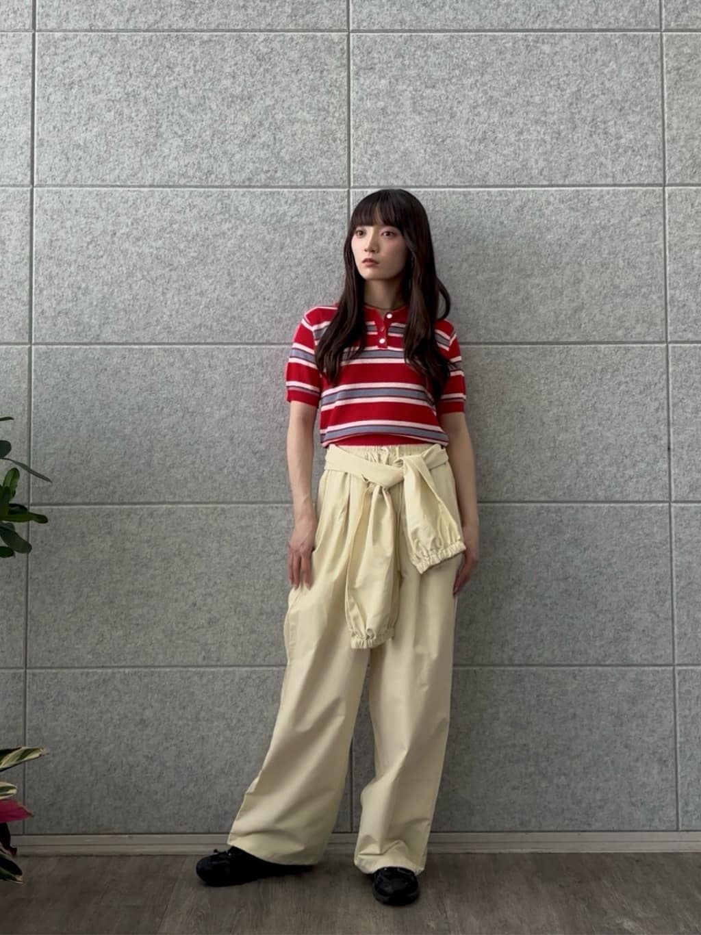ibukiさんの「INDIVI｜【一部店舗限定】ウエストラップジョガーパンツ」を使ったコーディネート