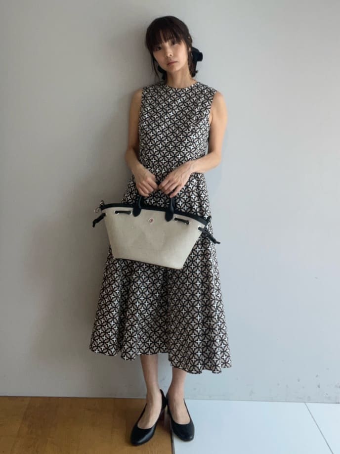 misaさんの「DRESSTERIOR｜【otonaMUSE5月号掲載/ウォッシャブル】オーバーラップサークル ノースリーブドレス」を使ったコーディネート