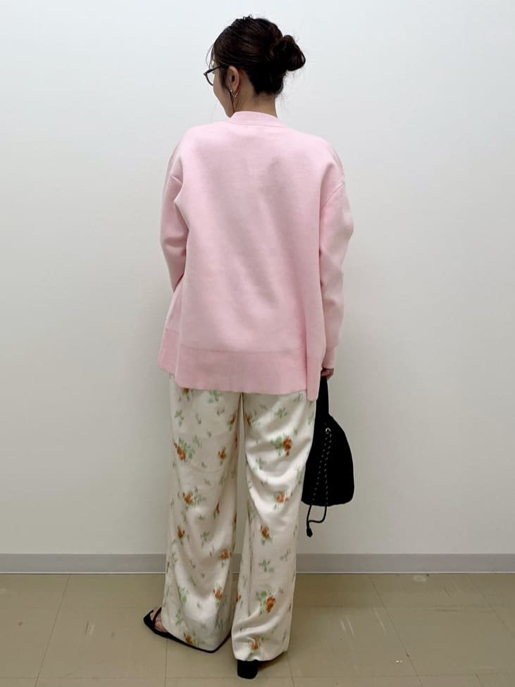 Akiさんの「OPAQUE.CLIP｜ロゴプリントロングTシャツ【洗濯機OK】」を使ったコーディネート