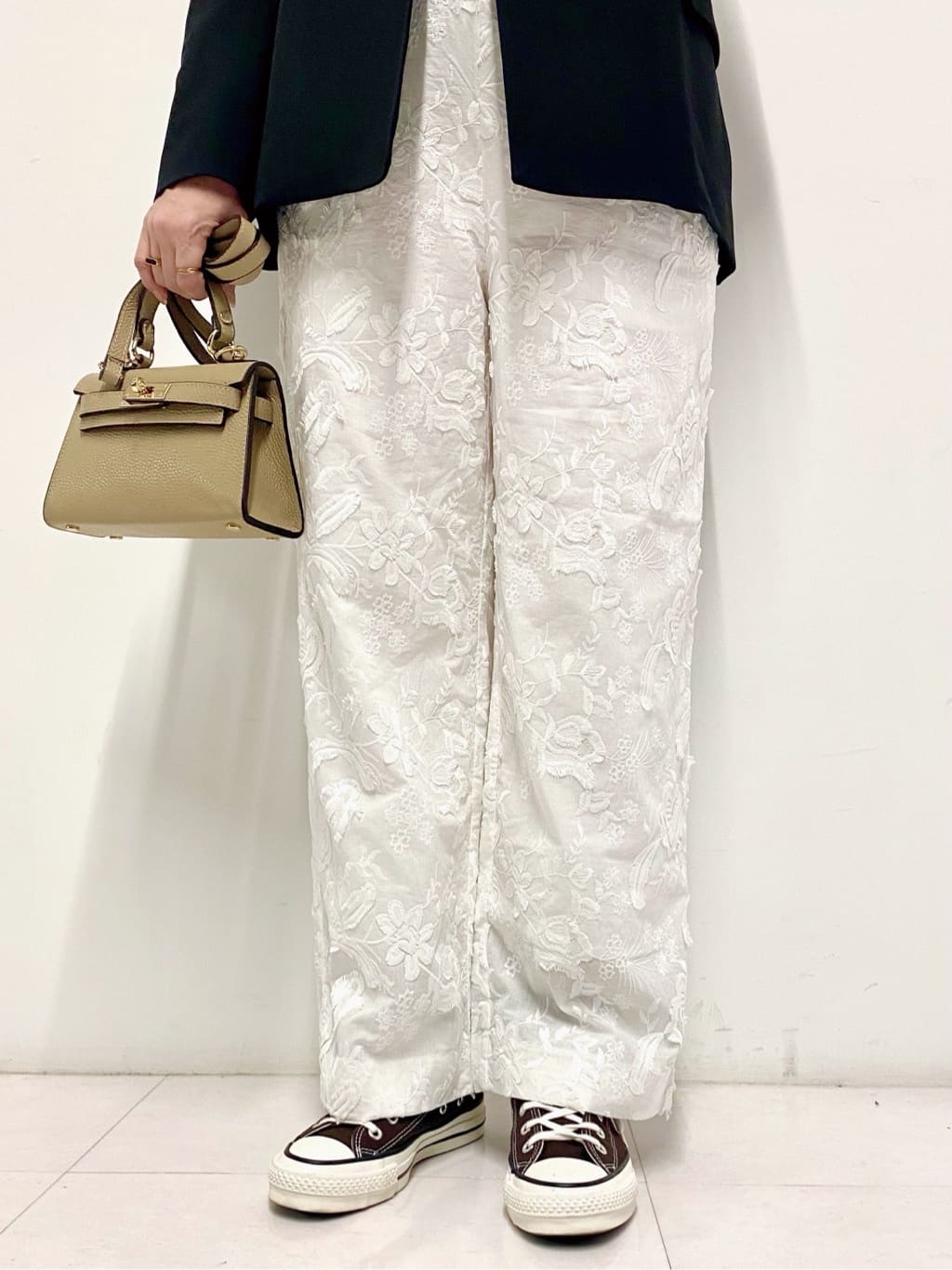 Sawaguchiさんの「DRESSTERIOR｜【ウォッシャブル/ウエストゴム】コットンエンブロイダリー イージーパンツ」を使ったコーディネート