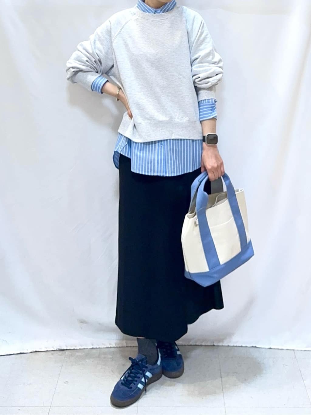 𝐇𝐢𝐫𝐨𝐦𝐢さんの「SHOO･LA･RUE｜MIX調 シンプルラグランスウェット」を使ったコーディネート