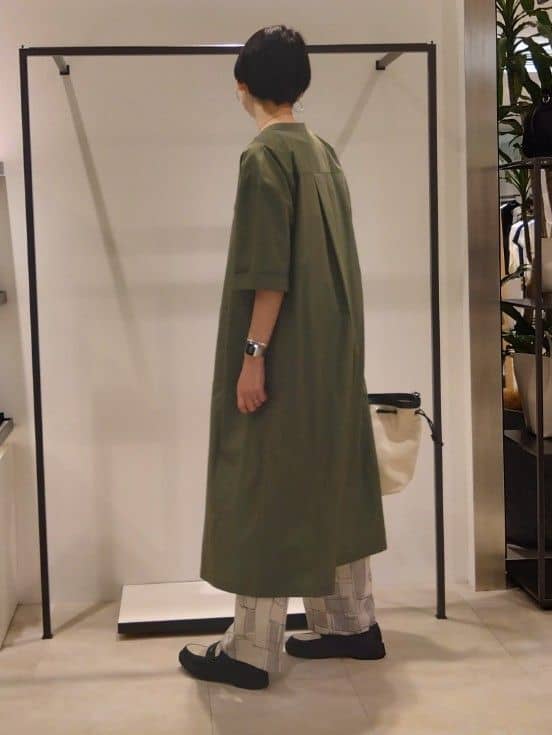 まちこさんの「UNTITLED｜◆【洗える/前開きボタン】シャンブレーシャツワンピース」を使ったコーディネート