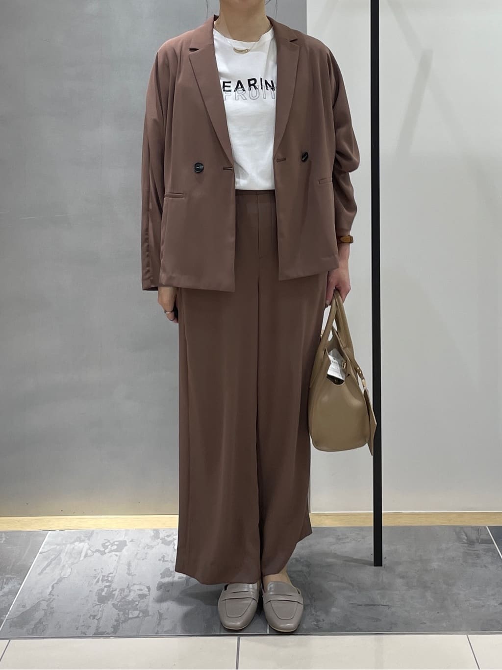 shihoさんの「INDIVI｜【接触冷感／透湿／着る日傘】ドルマンダブルジャケット」を使ったコーディネート