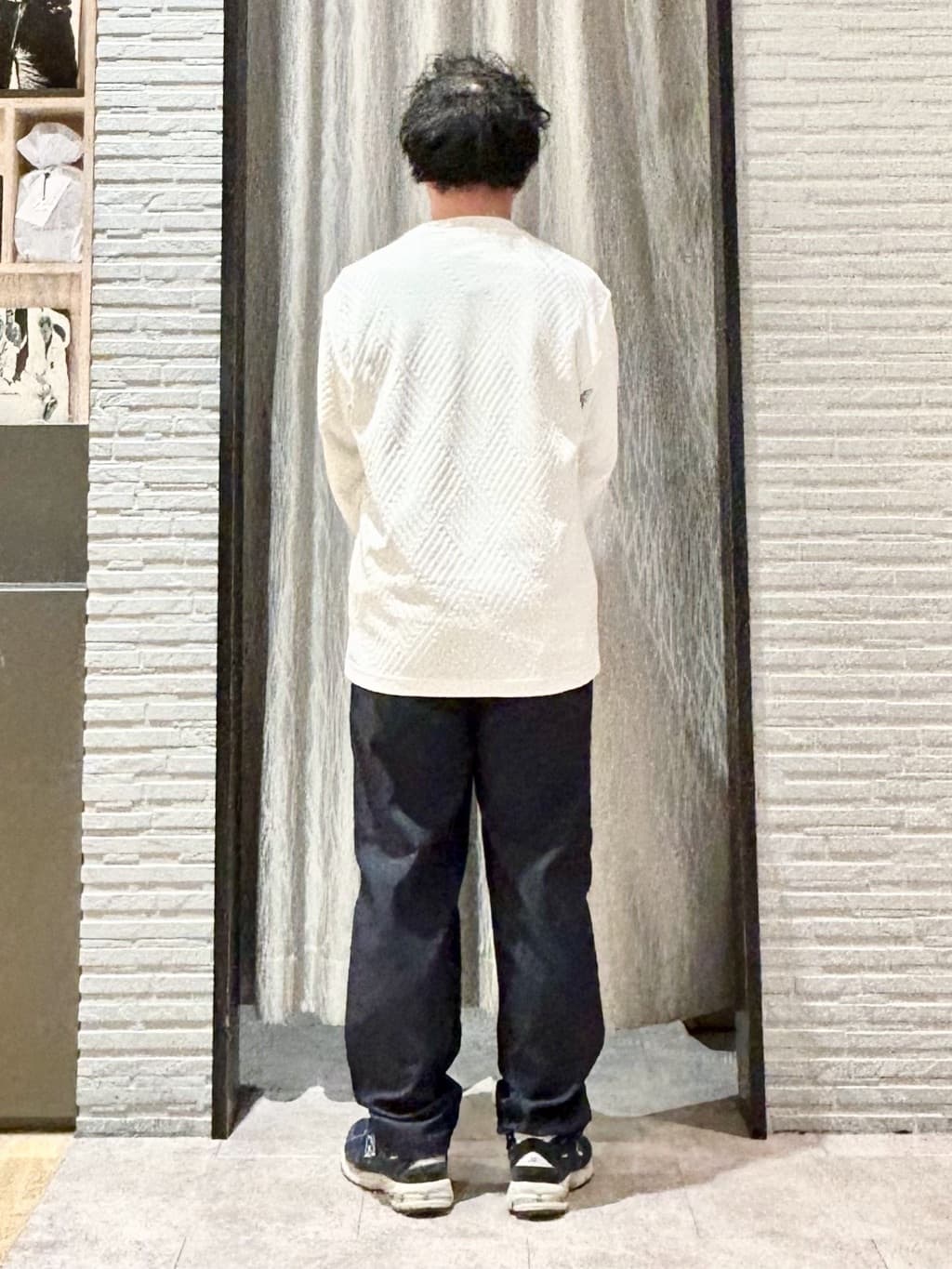 KENJI Iさんの「THE SHOP TK｜【長く愛せる、定番ロンT】リンクスジャカード長袖Tシャツ」を使ったコーディネート