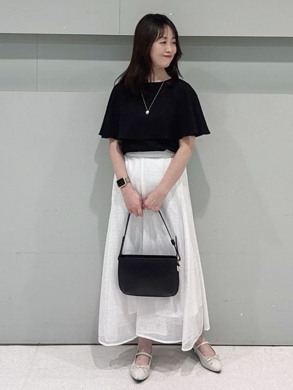 makiさんの「UNTITLED｜【洗える/ストレッチ性/フェミニン】ケープデザインブラウス」を使ったコーディネート