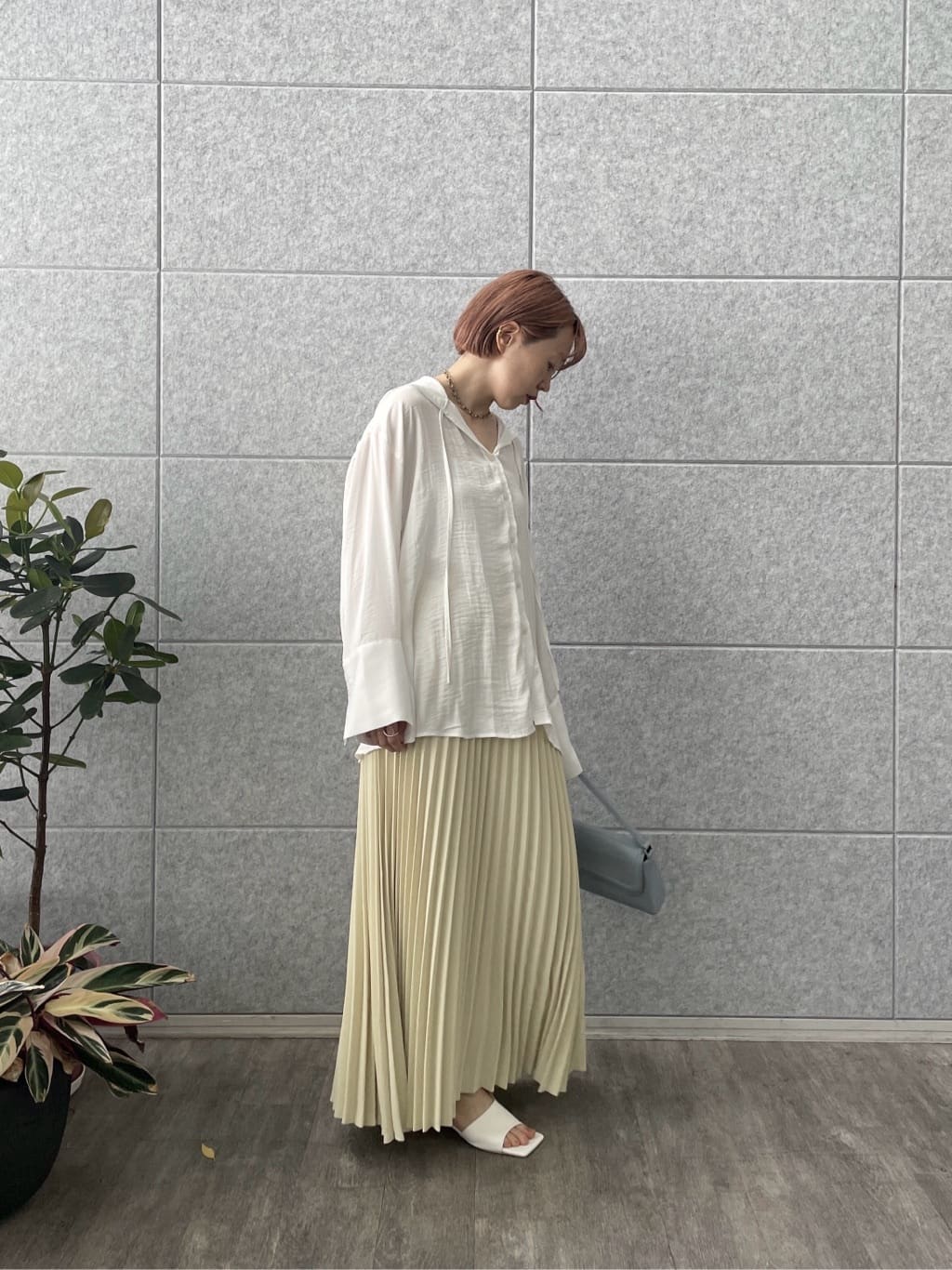 mikuさんの「INDIVI｜【一部店舗限定】シアーフードオーバーシャツ」を使ったコーディネート