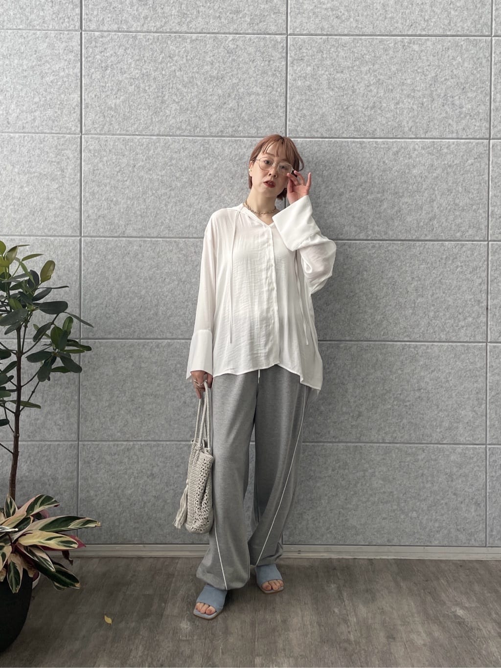 mikuさんの「INDIVI｜【一部店舗限定】シアーフードオーバーシャツ」を使ったコーディネート