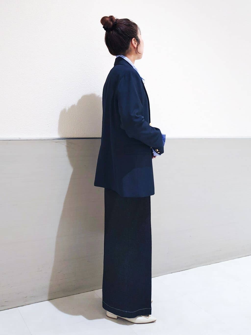 maruさんの「THE SHOP TK｜【通勤にもデイリーにも】CAVIAN 金ボタンダブルブレストジャケット」を使ったコーディネート
