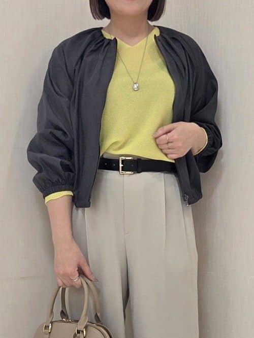 naokoさんの「UNTITLED｜【7色展開/洗える/程よい透け感】ドライタッチVネックニット」を使ったコーディネート