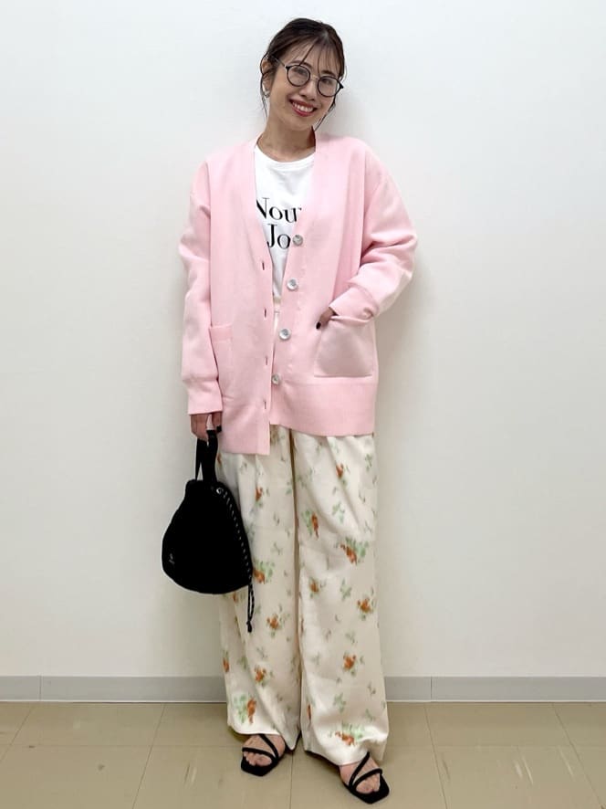 Akiさんの「OPAQUE.CLIP｜ロゴプリントロングTシャツ【洗濯機OK】」を使ったコーディネート