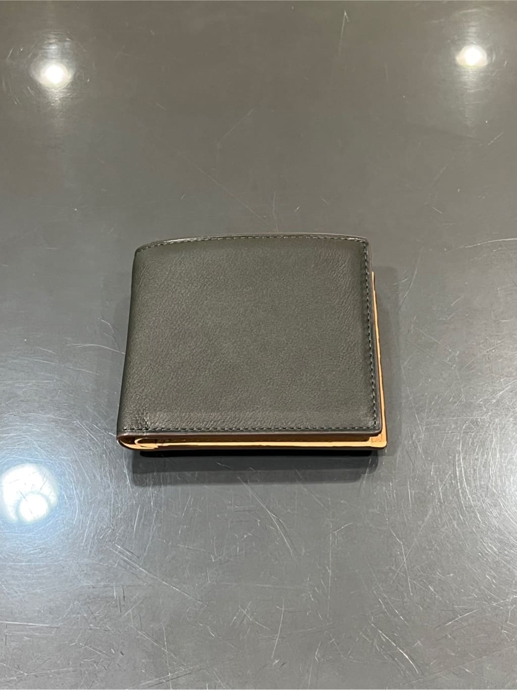 uedaさんの「TAKEO KIKUCHI｜【姫路産レザー】ソフトタッチキップ2つ折り財布」を使ったコーディネート